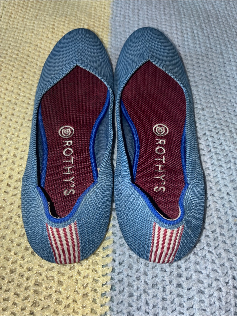 ROTHY’S EUC Women’s Light Blue Knit Slip-On Flats With Burgundy Insole, Size 7.5 - Picture 3 of 10